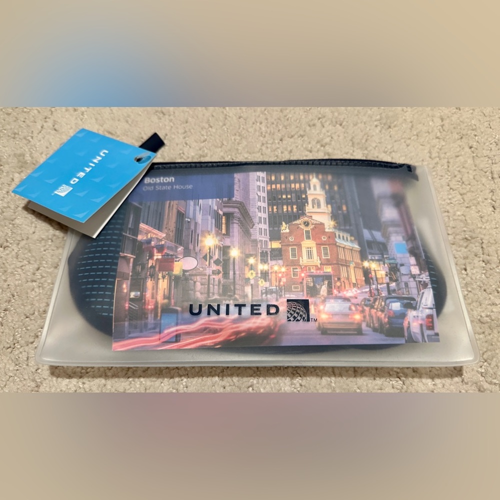 New With Tag United Polaris Amenities Kit, Boston, with Amenities inside.